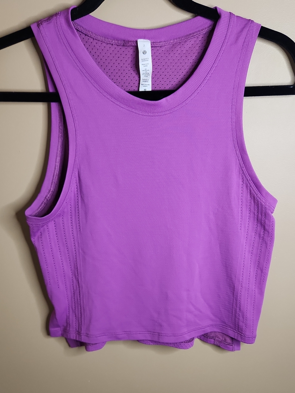 Lululemon Train to Be Tank Top in Vivid Plum. Size 2. #W1CXAS